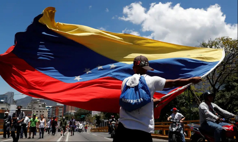 Cerca de 21 milhões venezuelanos vão eleger novo presidente neste domingo (28)