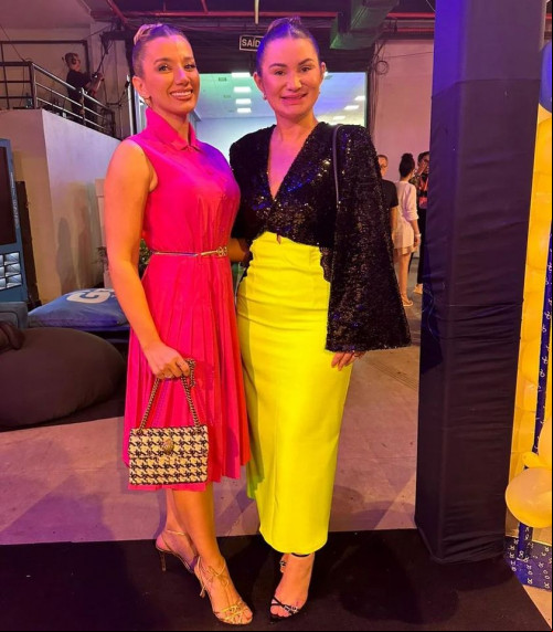 #Moda - Um click das queridas Jordana Guerra e Karine Barros Canabrava em evento badalado. Chics!!!🎉 - (Divulgação)