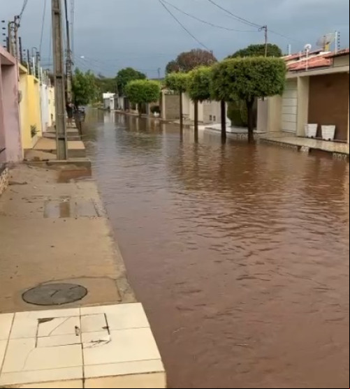 Chuva intensa causa alagamentos e deixa desabrigados em Picos - (Reprodução/Redes sociais)