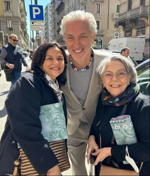 #Internacional - Um click da empresária Bizet Castro com aa arquiteta Ana Márcia Moura e o designer Marcel Wanders da marca Moooi em Milão. Chics!!! - (Divulgação)