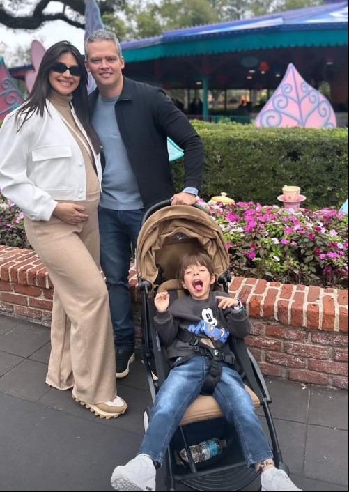 #DisneyWorld - Um click dos empresários, Assunção Lages & Victor Andrade com o filho João Victor curtindo férias internacional. Chics!!! - (Divulgação)