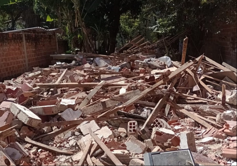 Após despejo, casa foi demolida. - (Reprodução / Redes Sociais)