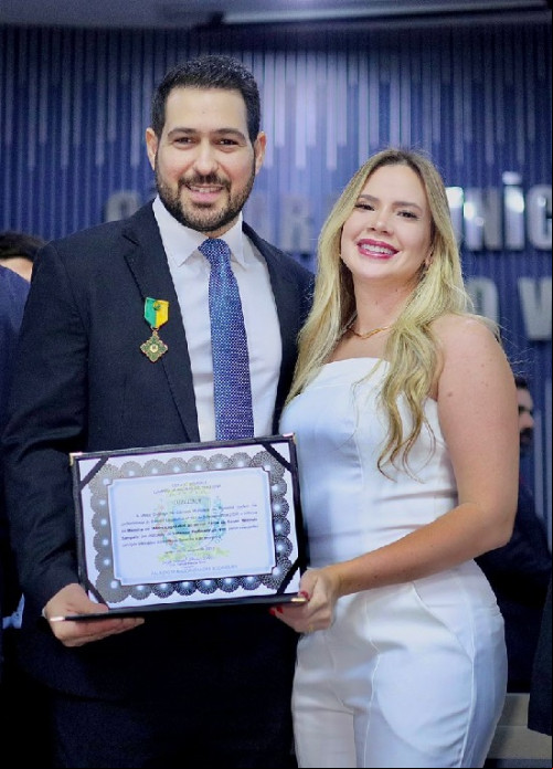 O deputado estadual Felipe Sampaio foi homenageado na Câmara Municipal de Teresina com o Prêmio Medalha do Mérito Legislativo