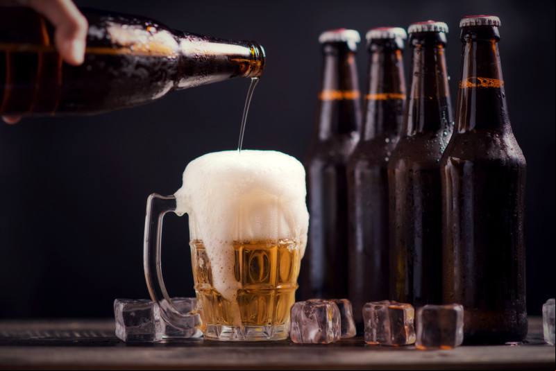 Com a identidade nacional, cervejarias artesanais ganham espaço no mercado - (Reprodução: Freepik/ jcomp)