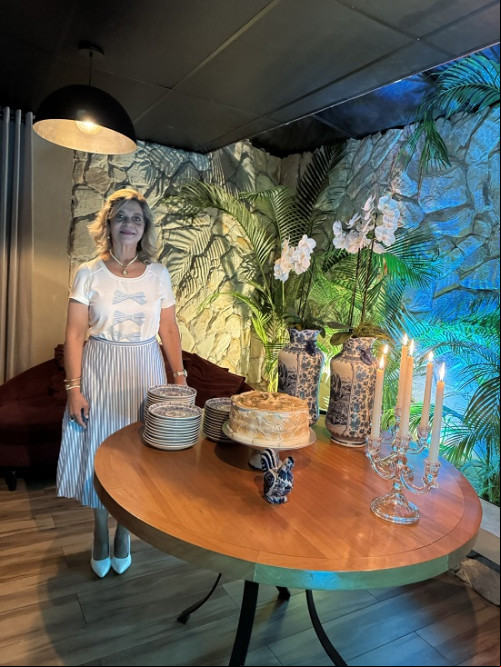 #Elo'sClube - Um click da querida Vera Santos, que foi a anfitriã da reunião do Elo’s Clube na noite de 28/5, em restaurante badalado com presenças das sócias e convidados. Chics!!! - (Luciêne Sampaio)
