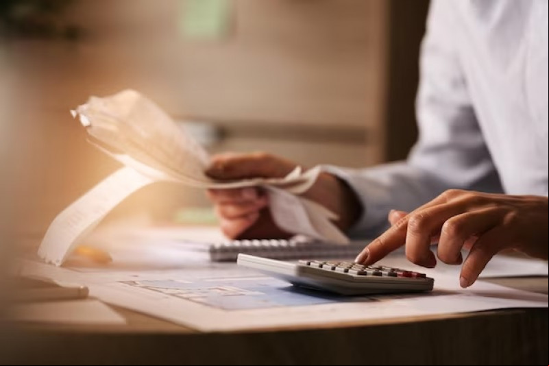 O valor do 13º é calculado com base no salário bruto de dezembro - (Freepik)