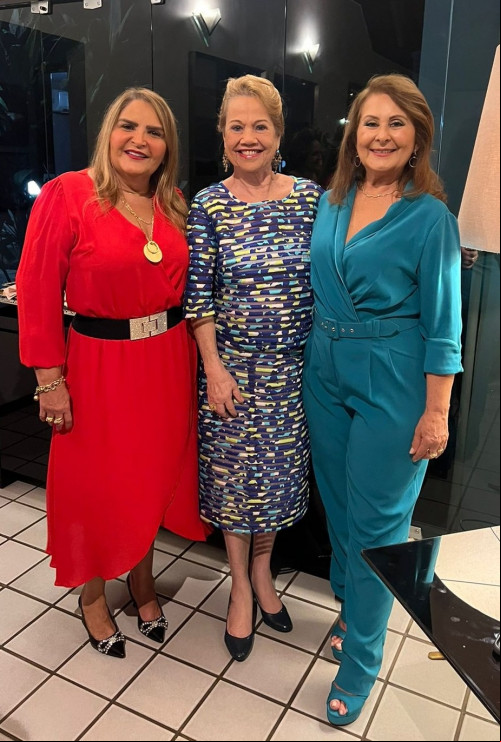 #ClubedoChá - Um click das queridas Fernanda Carneiro, Vânia Guerra e Ana Maria Rios - by presidente do Clube do Chá, na comemoração em grande estilo dos 60 Anos de existência do Clube. Chics!!! - (Arquivo Pessoal)
