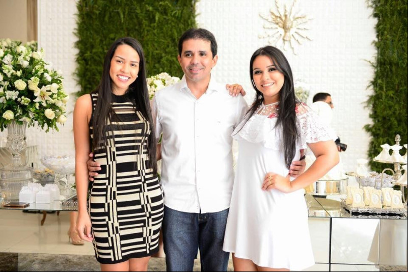 #Segundouuuuu - Parabéns para a aniversariante de hoje (17); Roberta Albino!!! Um click com os irmãos Renata Albino e Rondinelle Albino. Chics!!! - (Arquivo Pessoal)