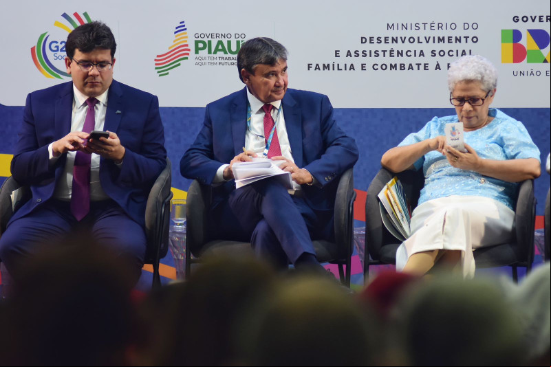 Rafael Fonteles, Wellington Dias e Regina Sousa - (Jailson Soares / O Dia)