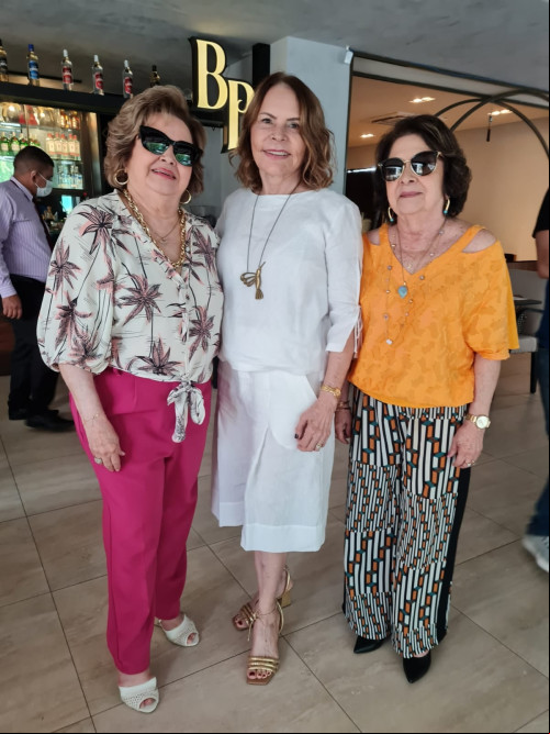 #BailedasMães - Um click das queridas Vera Lobão, Rosa Linhares e Tálita Neiva confirmadas para o Baile das Mães no dia 15 de Maio no nosso Jantar no Restaurante Piancó Gastronomia. Chics!!! - (Divulgação)