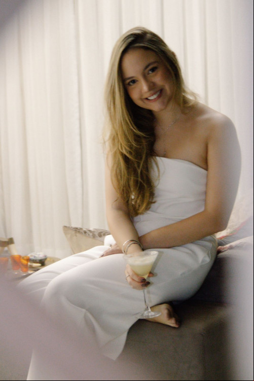 #Medicina - Um click da belíssima Bianca Fontenele Frota, que faz o terceiro ano de medicina no Rio de Janeiro, e é neta da querida Dinah Frota, que está essa semana no Rio de janeiro visitando a neta. Chics!!! - (Divulgação)