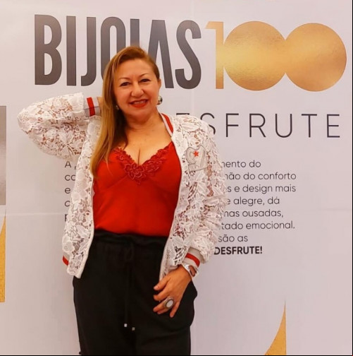 #Sampa - Um click da empresária Pastora de Brito - by Alpha Modas Teresina, que participou de dois eventos Salão CASAMODA e BIJOIAS em São Paulo. Chics!!! - (Divulgação)