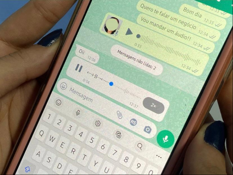Acelerar áudios no Whatsapp pode afetar a saúde mental - (Jorge Machado / O DIA)
