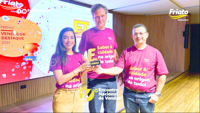 O Piauiense José Wilson Barros (Empresa Barros & Sampaio)no último final de semana esteve em Pires do Rio- Goiás participando do 17º Encontro Nacional de Vendas, onde recebeu o Prêmio Vendedor Destaque 2024- Friatos Alimentos. - (Arquivo Pessoal)