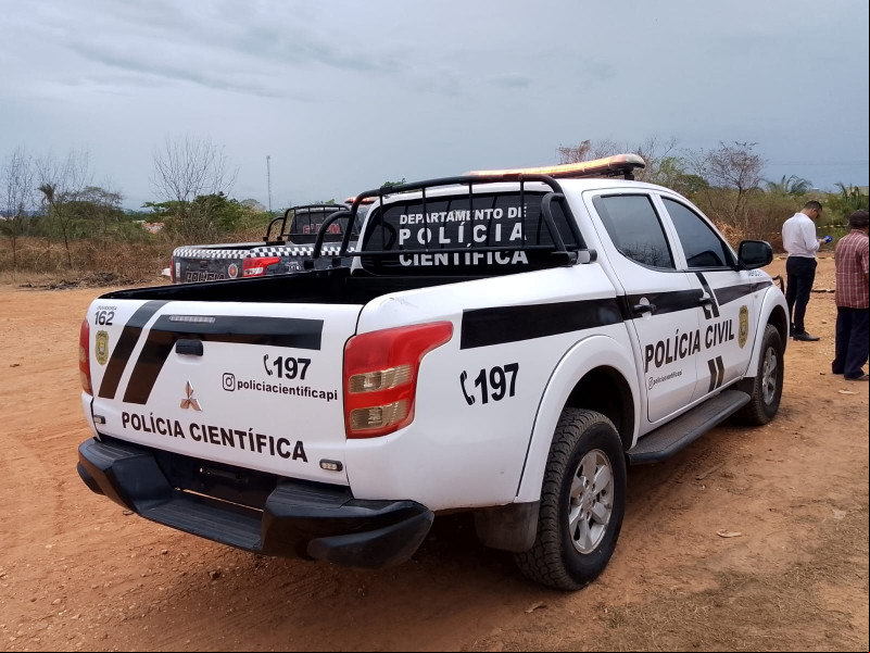 Corpo é encontrado dentro de saco plástico em matagal na cidade de Coivaras