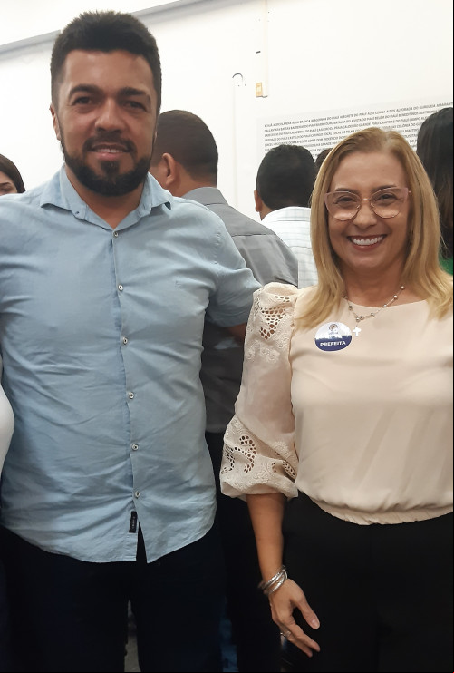 Prefeita Neidinha com o aliado apresentado  - (Eliézer Rodrigues )