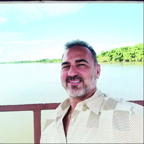 Ainda é tempo de parabenizar, o empresário Edvaldo Spulveda (staff )do Grupo Pax União)que no último dia 11 de abril, trocou de idade. Tim! Tim! - (Arquivo Pessoal)