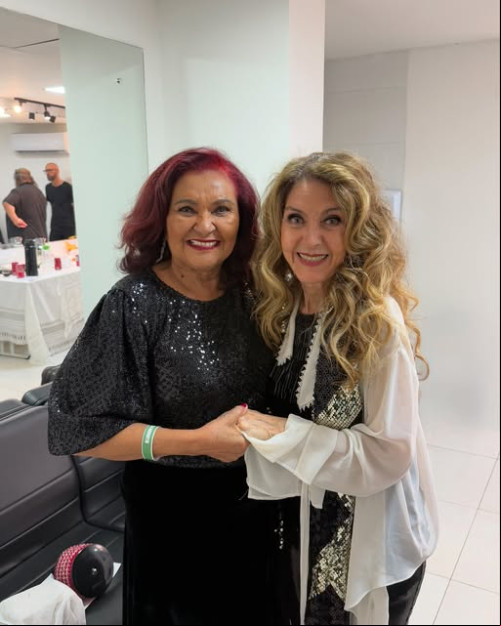 #Show - Um click das queridas a advogada Conceição Carcará e a cantora Wanderléa, que fes show na noite de 31/1, em Teresina. Chics!!! - (Arquivo Pessoal)