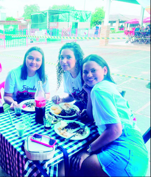vereadora Karine Rocha (de União), Kássia Nery e Isadora Carvalho. - (Daniel Cardoso)