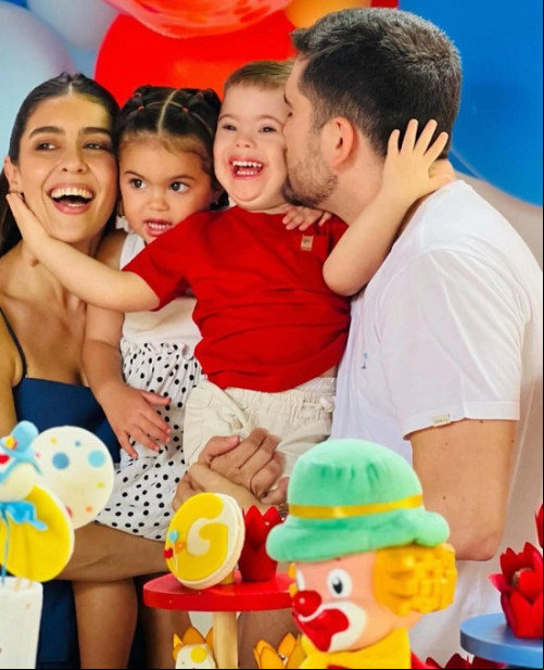 #Family - Parabéns para o fofo Gabriel (4 anos)l!! Comemorou a data com os pais @dani.claudino & Jorge Filho, que são também pais da Beatriz. Chics!!! - (Arquivo Pessoal)