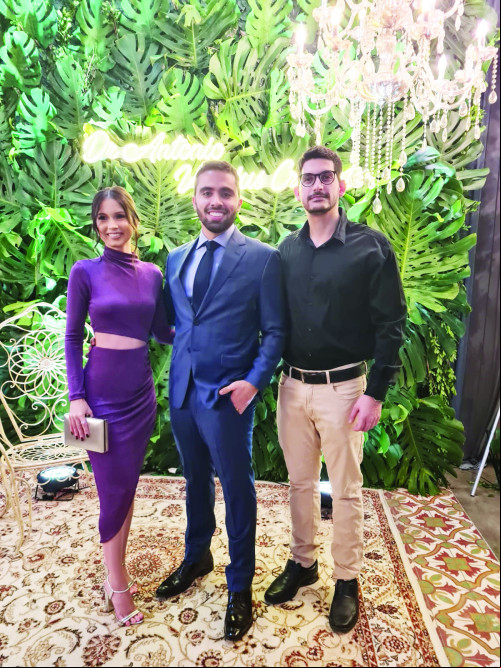 #Medicina - Click's da Festa de Formatura em Medicina do Dr. Antônio Vinicius Crisanto, filho dos queridos Antônio Crisanto de Souza Neto & Waldelina Crisanto, realizada em grande estilo com as presenças de familiares e amigos na noite de 8/7, no Grillé Eventos. Festa Maravilhosa. Grazie pelo Convite. Chics!!! - (Luciêne Sampaio)