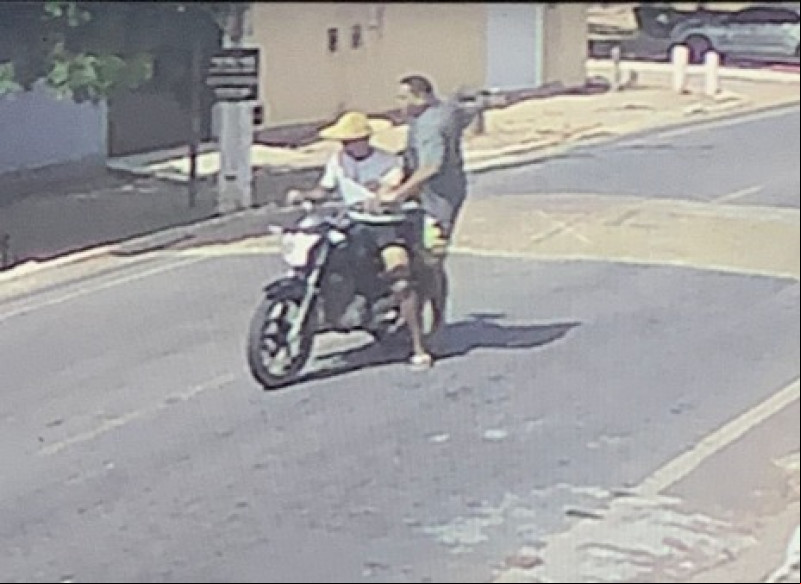 Câmera de segurança flagra assassinato de jovem de 21 anos em Cajueiro da Praia