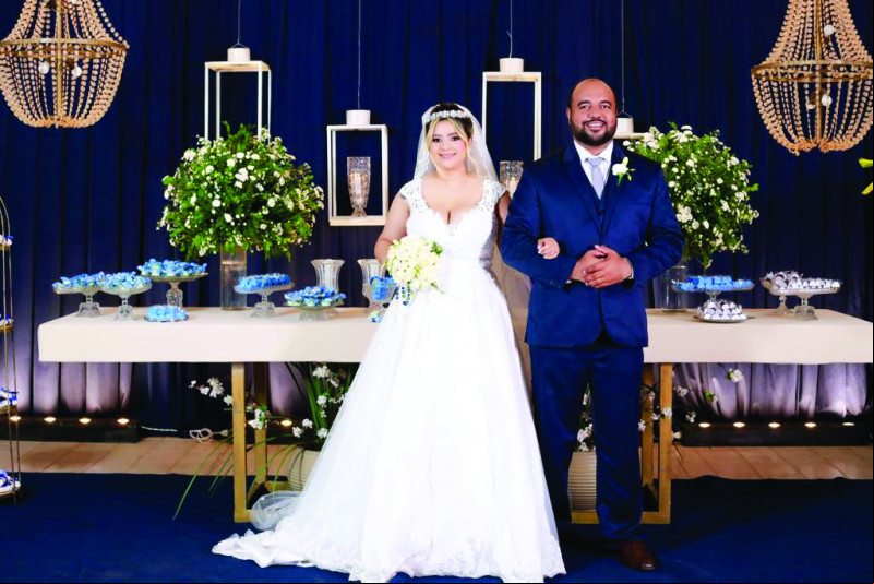Toda felicidade do mundo para, os recém-casados: Oswaldo Luz e Mara Sampaio, que no sábado ado disseram sim ao outro, em linda solenidade religiosa na Igreja de S. Francisco em José de Freitas. - (Arquivo Pessoal)