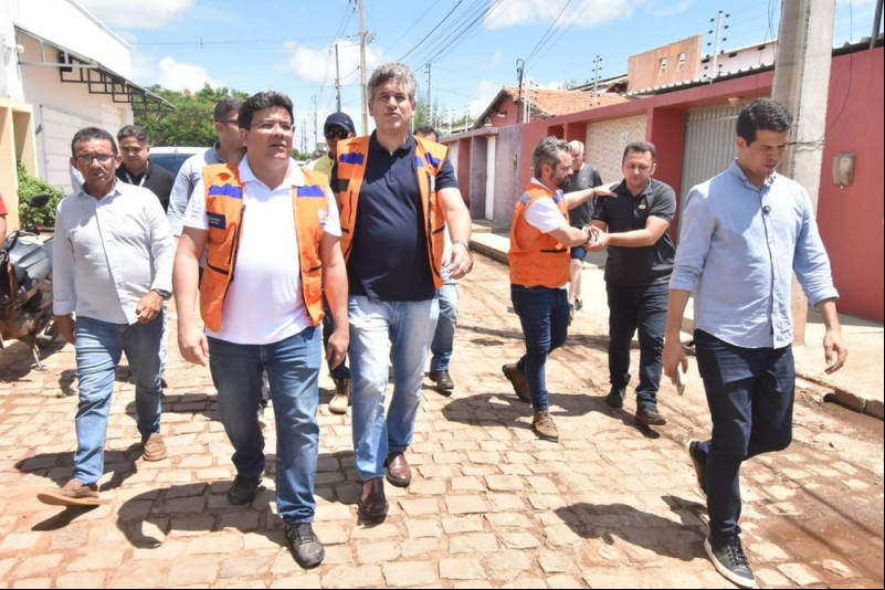 Rafael Fonteles visita áreas afetadas pelas chuvas em Picos