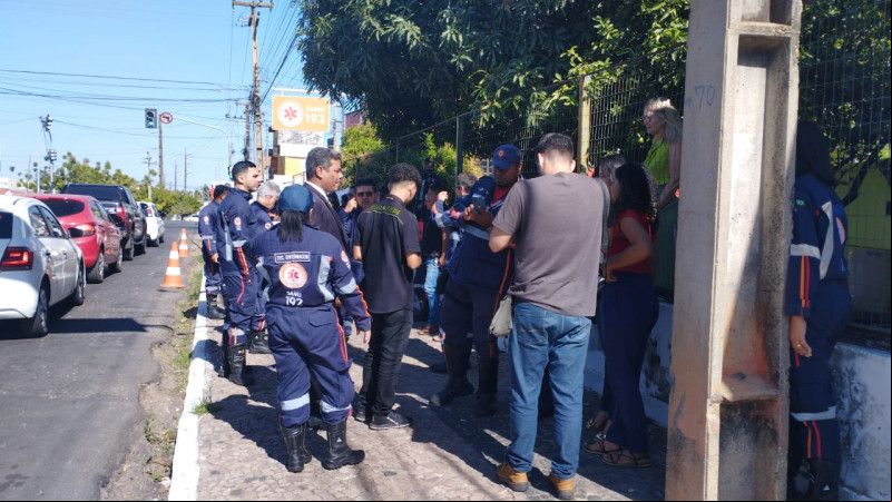 Socorristas do Samu fazem manifestação após equipe ser baleada durante atendimento em Teresina