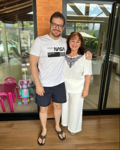 #Filho&Mãe - Parabéns para Marcio André!!! #Mensagem "Marcio André, meu filho lindo do coração gigante, feliz aniversário, desejo que a sua jornada continue brilhante e que o seu coração continue transbordando amor, alegrias e felicidades." Zuíta Vasconcelos. Chics!!! - (Arquivo Pessoal)