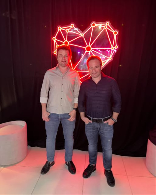 #Marcas Inesquecíveis 2025 - Um click dos irmãos empresários - Reynaldo Veras e Petronilio Veras, no lançamento do evento Marcas Inesquecíveis 2025, promovido pelo Sistema O DIA de Comunicação - by Tânia e Valmir Miranda -, uma celebração às marcas mais lembradas pelos piauienses, com grandes novidades nesta edição, aconteceu no dia 6/5, em espaço badalado. Chics!!! - (Luciêne Sampaio)