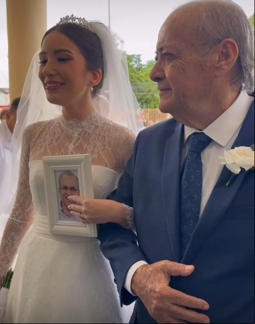 Acompanhada de Silvio Mendes, Cristina Soares casa e homenageia Firmino Filho - (Reprodução/Redes Sociais)