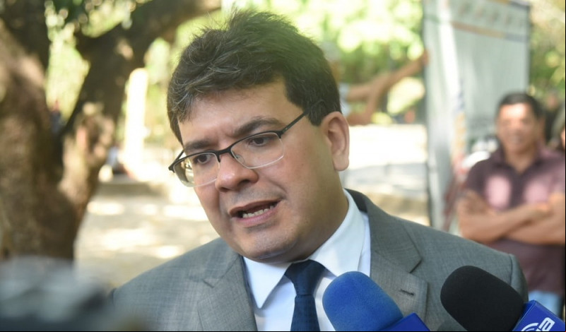 Governador Rafael Fonteles durante entrevista nesta manhã - (Jailson Soares/ O DIA)