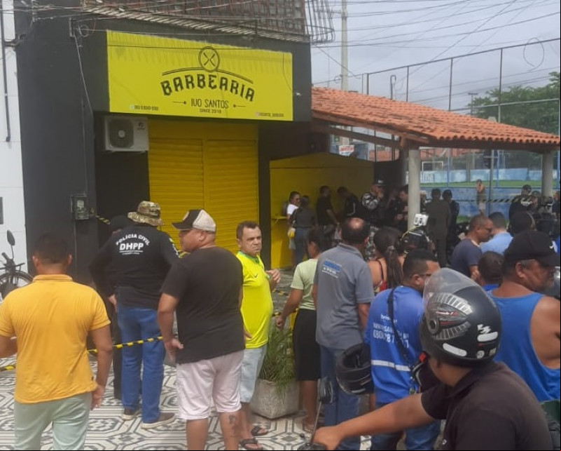 Homem é morto e outro fica ferido em barbearia no São Joaquim - (Raimundo Lima/O Dia)