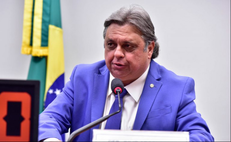 Júlio Arcoverde recebe pedido do executivo federal para alterar LOA 2025