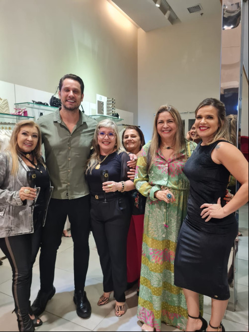 #Coleção - Lançamento da nova Coleção da loja Carmen Steffens Teresina - by Dennise Lima no Teresina Shopping. Com presença do ex BBB Eliéser Ambrósio e convidados da loja da empresária Dennise Lima para uma noite de estilo e descobertas com as tendências da Carmen e Rafael Sttefens. Chics!!! - (Luciêne Sampaio)