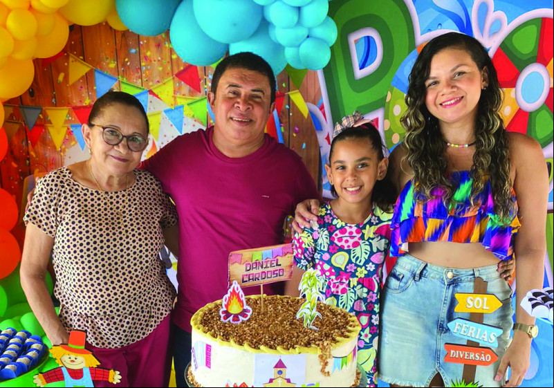 Dorinha Cabeleireira, garotinha  Maria Ângela e sua mãe Lídia. - (Daniel Cardoso)