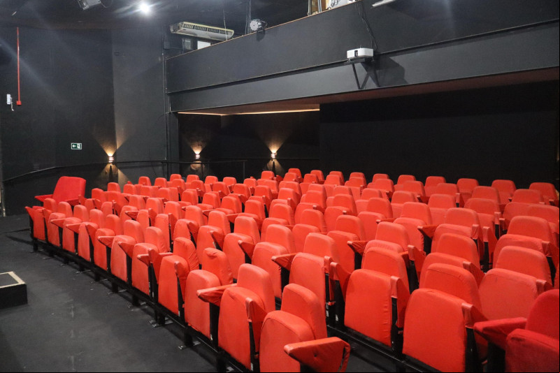 Teatro Torquato Neto é reinaugurado com investimento de R$ 3 milhões e mostra audiovisual