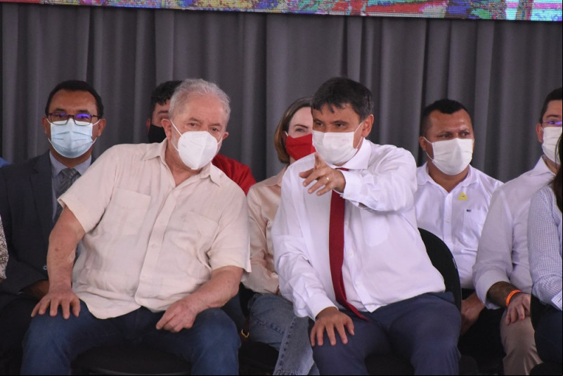 Lula ao lado de Wellington em visita ao Piauí em agosto de 2021 - (Assis Fernandes / O DIA)