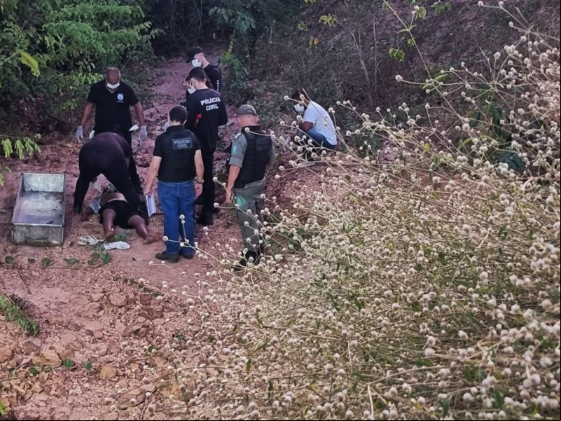 Corpo encontrado no Bairro Aroeiras  - (Jailson Soares / O Dia)