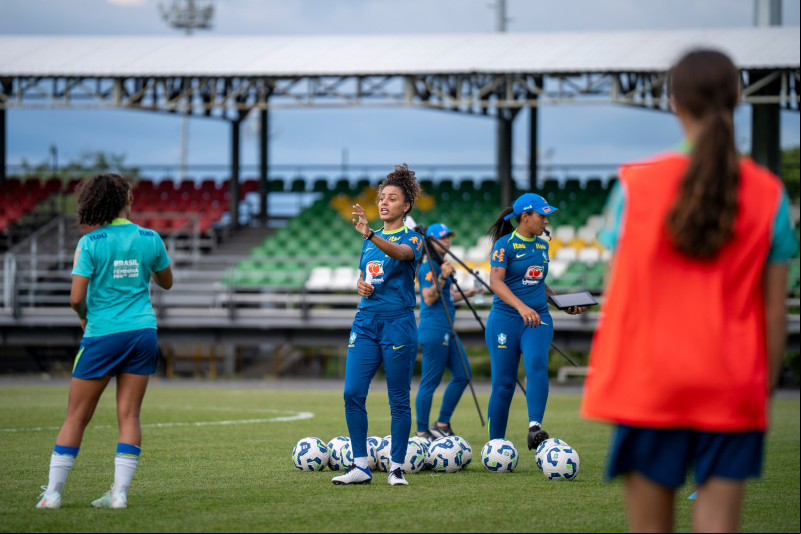 Rilany durante treino da Seleção na Colômbia - (Nelson Terme / CBF)