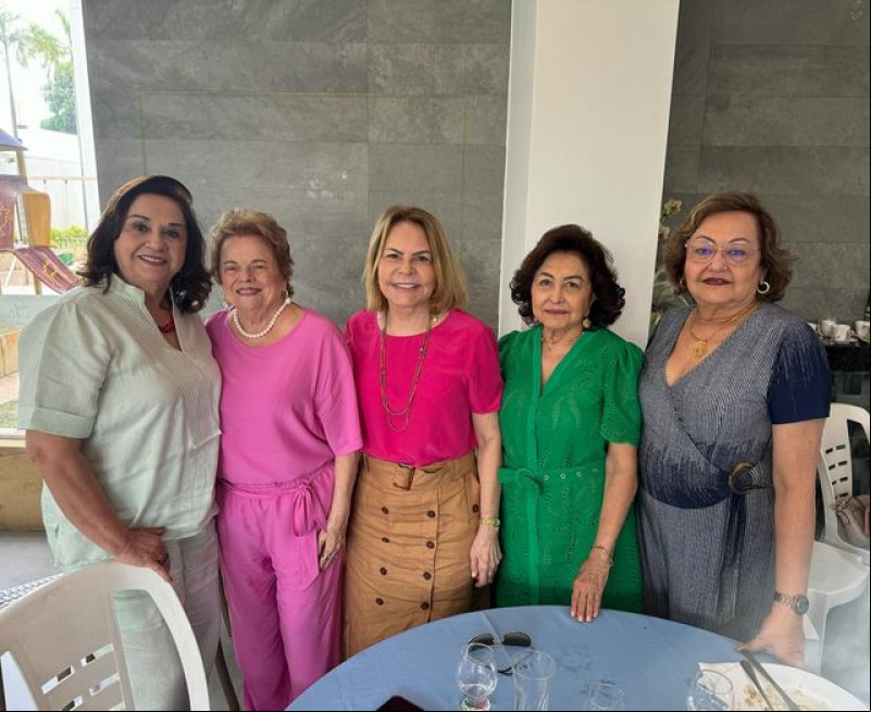 #ClubedoChá - Um click das queridas Eliane Nogueira, Lúcia Silveira, Rosa Linhares, Marise Barbosa e Málaque Santos na comemoração de aniversário da querida Ausair Chaib. Chics!!! - (Divulgação)