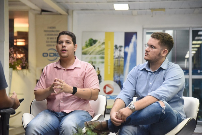 Yuri Chaves, advogado (à esquerda) e Amiel Barros, empresário (à direita). - (Assis Fernandes / O Dia)