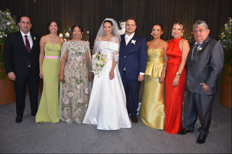 #OSIM - Um click dos queridos amigos no casamento de Átalo Junior & Maria Eugênia Almeida, que disseram SIM ao amor em grande na noite de 31/05/2025 com cerimônia na Capela Mater Dolorosa (Instituto Dom Barreto), após os noivos receberam os cumprimentos no Buffet Splendore na Rua Cinegrafista Marques, 686 - Fátima. Chics!!! - (Magal Santos)