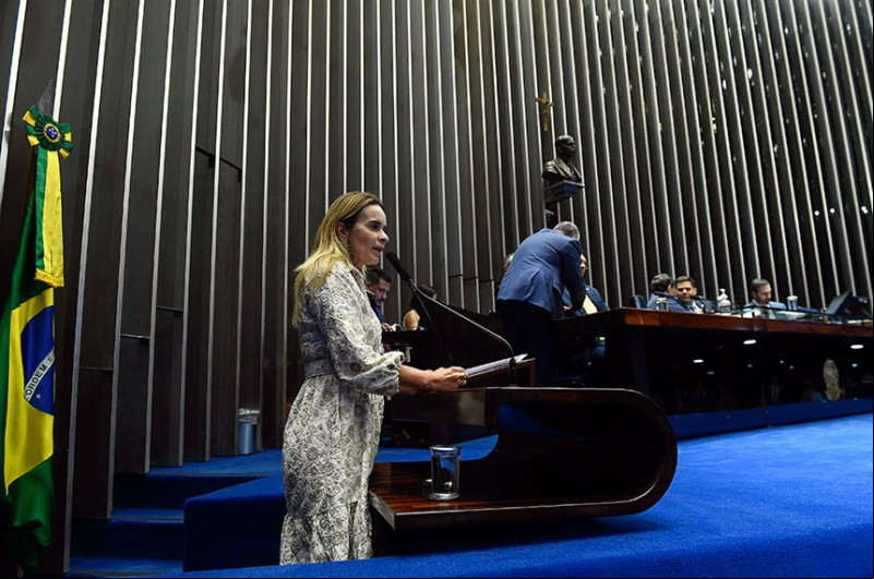 Senado aprova pena maior para crime com uso de IA e deepfake contra a mulher