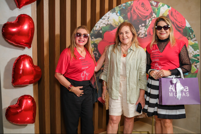 #AlmoçodasMães - Um click com as queridas Pastora de Brito e Cinthia Lages, no nosso evento Almoço Festivo - 'Mês das Mães'. Chics!!! - (Tibério Hélio)