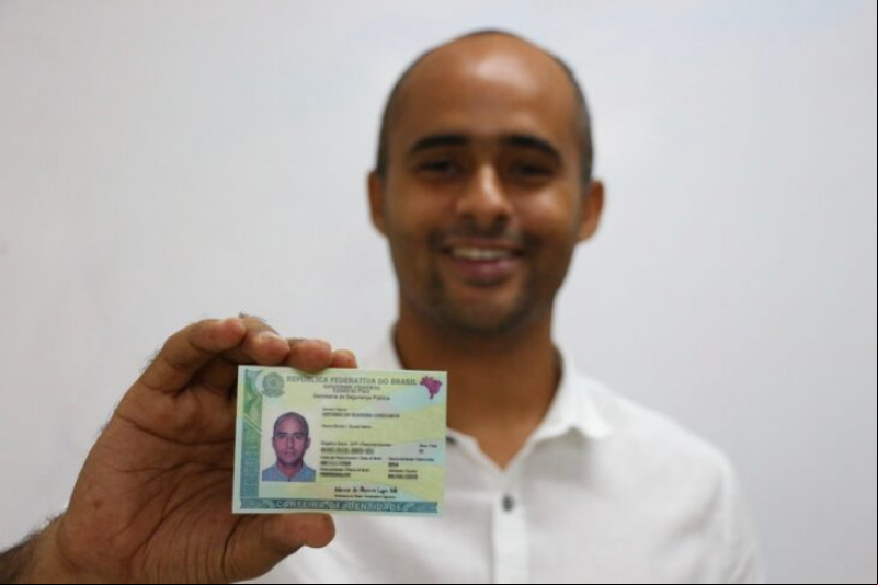 Nova carteira de identidade pode ser retirada em atendimento domiciliar - (Divulgação/Ccom)