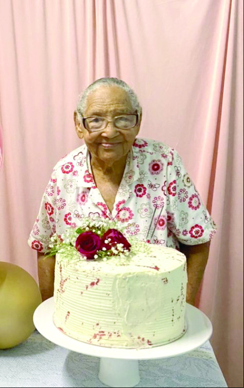 Francisca de Sales Sousa ( minha tia- avó) que completou 97 anos de vida no último dia 29 de janeiro! Felicidades, Saúde e Parabéns!!! - (Arquivo Pessoal)