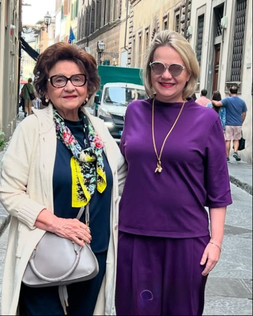  #Sampa - Um click das queridas Teresa Maria Alencar Rebello com a sua filha, Renata Alencar Rebello, que comemorou a nova idade no dia 5/3, em São Paulo. Parabéns. Chics!!! - (Arquivo Pessoal)