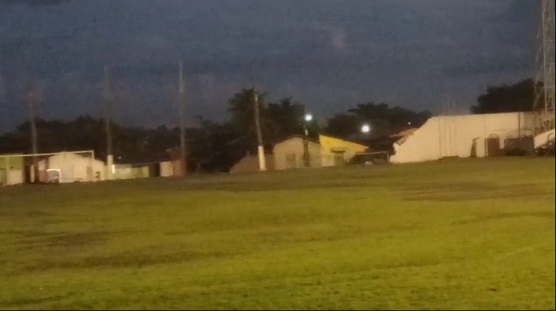 Forte chuva em Piripiri derruba muro de estádio após partida entre 4 de Julho e Parnahyba  - (Reprodução/Redes sociais)